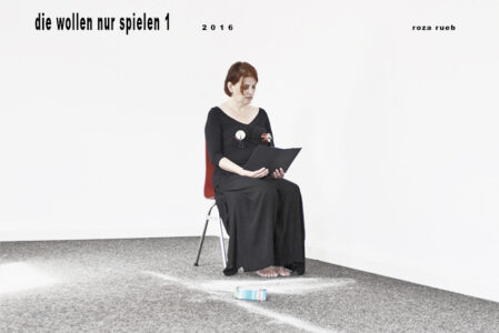 spielen 1 Lesende auf Stuhl